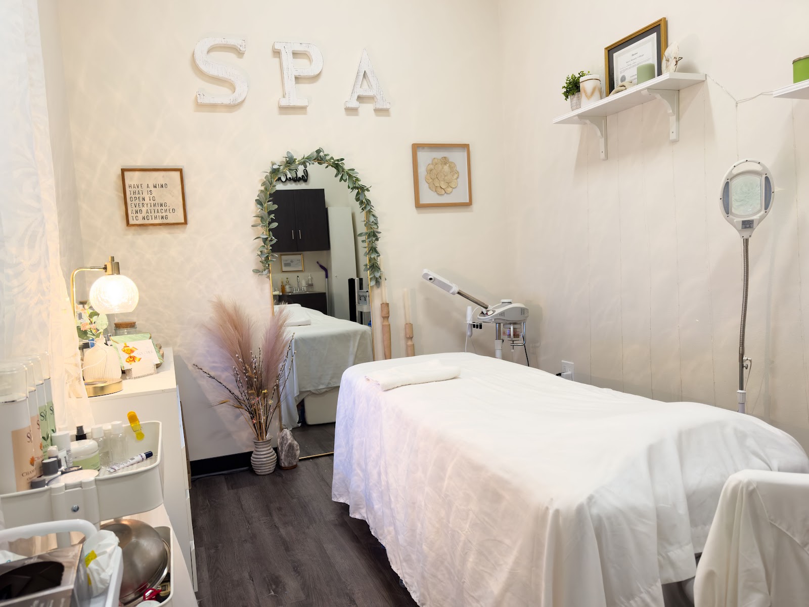 Phenix Salon Suites - Lone Tree nail photo 1