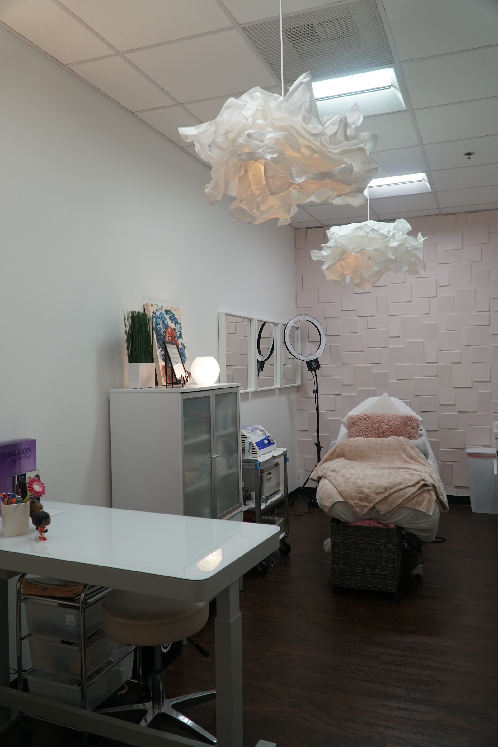 Phenix Salon Suites - Lone Tree nail photo 5